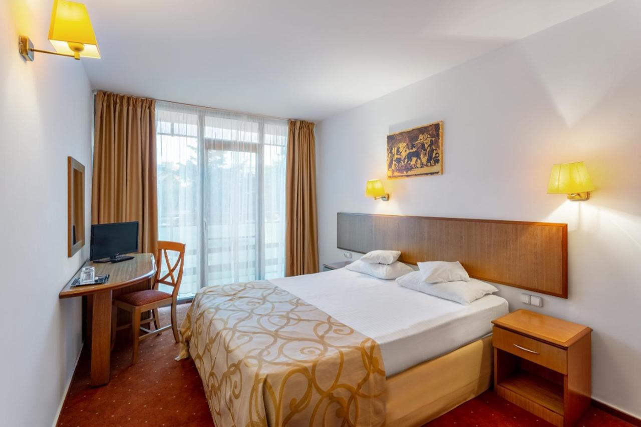 Hotel Cleopatra Saturn Exterior photo